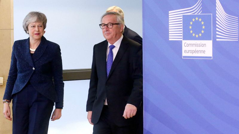 14 horas - May y Juncker acuerdan reunirse antes de finales de mes - Escuchar ahora