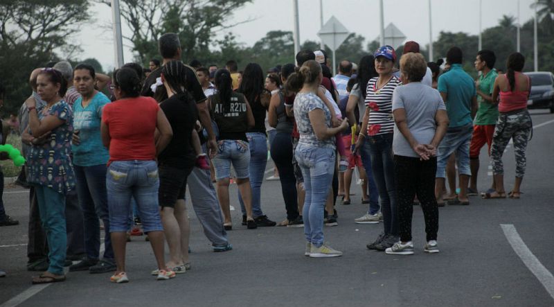  Las mañanas de RNE con Íñigo Alfonso - Maduro sigue impidiendo la entrada de ayuda humanitaria - Escuchar ahora