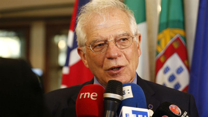  Boletines RNE - Borrell reta a Casado a actuar contra Sánchez si cree que ha cometido alta traición - Escuchar ahora