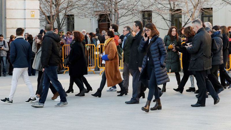  Todo Noticias - Mañana - Radio 5 a las puertas del Supremo recogiendo la opinión de la calle  - Escuchar ahora 