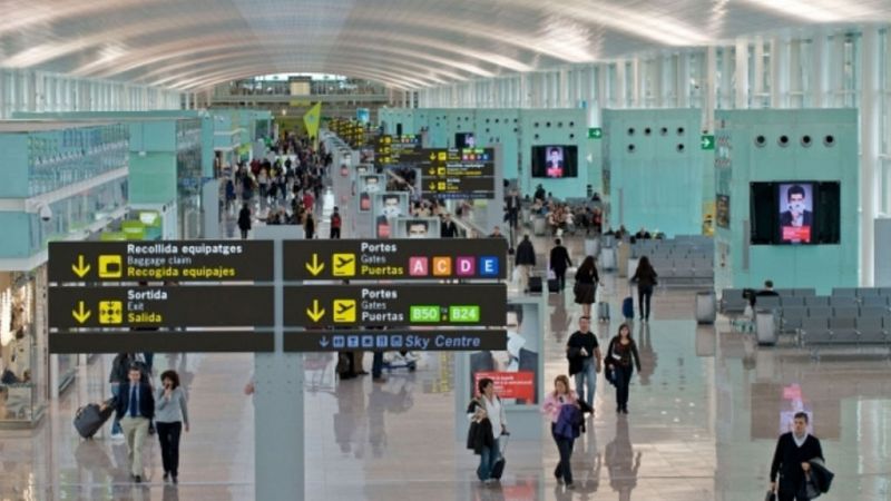 Boletines RNE - En el Aeropuerto de El Prat de Barcelona se anuncia huelga de limpieza - Escuchar ahora