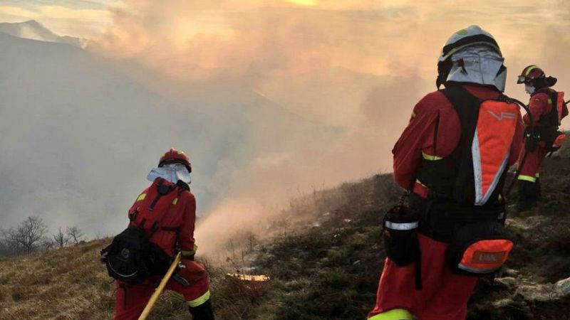  Las mañanas de RNE con Iñigo Alfonso - Incendios Cantabria | Se reducen a 32 los focos activos - escuchar ahora