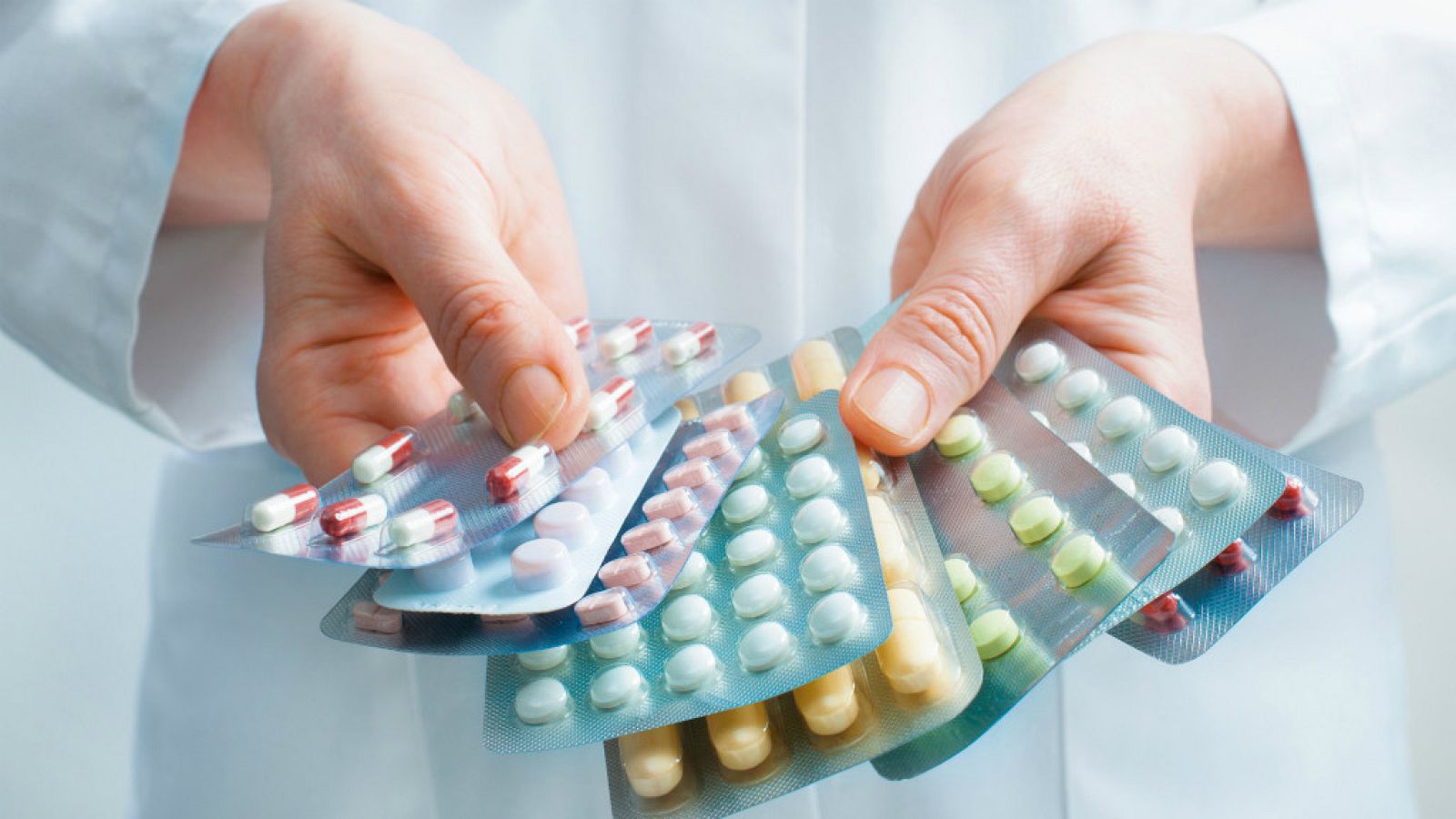 Boletines RNE - El Gobierno acuerda con 13 comunidades ampliar la compra centralizada de medicamentos - Escuchar ahora