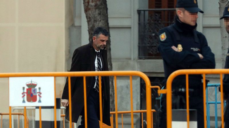 Boletines RNE - Santi Vila asegura que el 1-O se financió con dinero de "mecenas catalanistas" - Escuchar ahora
