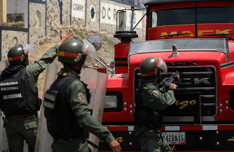  Boletines RNE - Nicolás Maduro ordena cerrar la frontera de Venezuela con Brasil - escuchar ahora