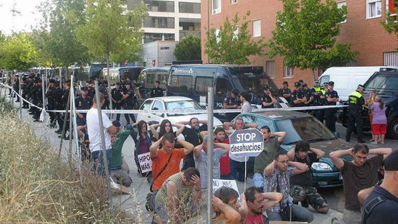  Boletines RNE - Tensión en el desahucio de cuatro familias en el madrileño barrio de Lavapiés