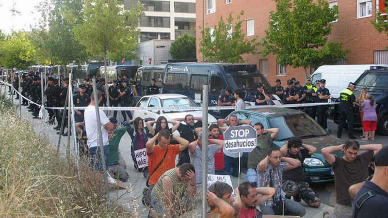 Boletines RNE - Tensión en el desahucio de cuatro familias en el madrileño barrio de Lavapiés