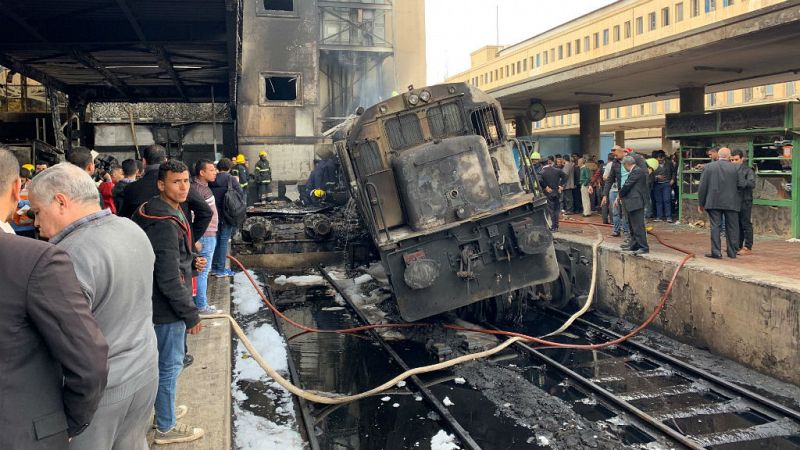  Boletines RNE - Al menos 20 muertos en un accidente de tren en El Cairo - Escuchar ahora 