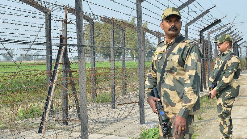 14 horas - Pakistán cierra su espacio aéreo en medio de la escalada militar con la India - Escuchar ahora