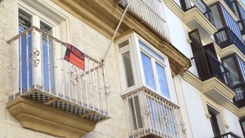  Boletines RNE - El Gobierno no contempla, de momento, limitar el precio de los alquileres - Escuchar ahora 