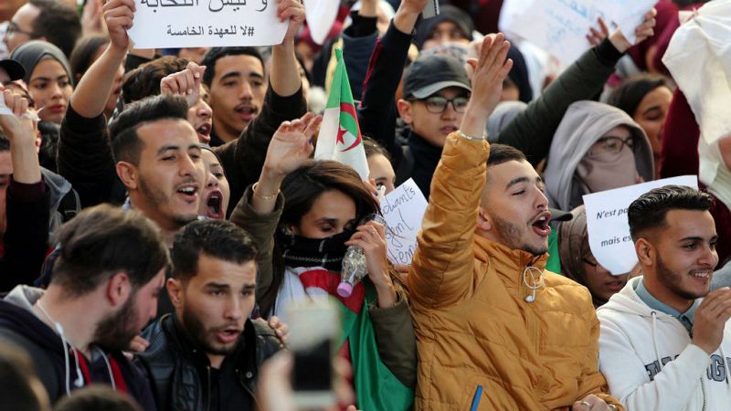 14 horas - Los estudiantes se manifiestan en Argelia contra el quinto mandato de Buteflika - escuchar ahora