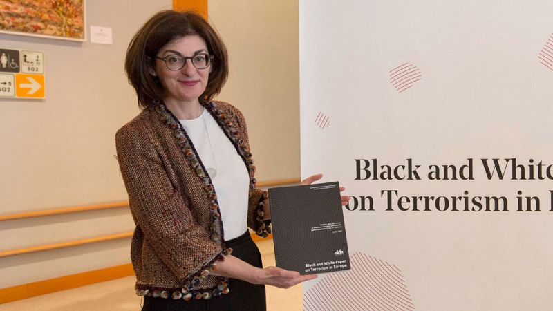 Las mañanas de RNE con Íñigo Alfonso - Maite Pagazaurtundúa presenta el Libro Blanco y Negro del Terrorismo en Europa - Escuchar ahora