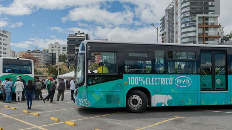 Boletines RNE - El transporte eléctrico, una vía para luchar contra el cambio climático - Escuchar ahora