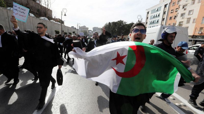  14 horas - Los jueces de Argelia se suman a la protesta contra Bouteflika - escuchar ahora