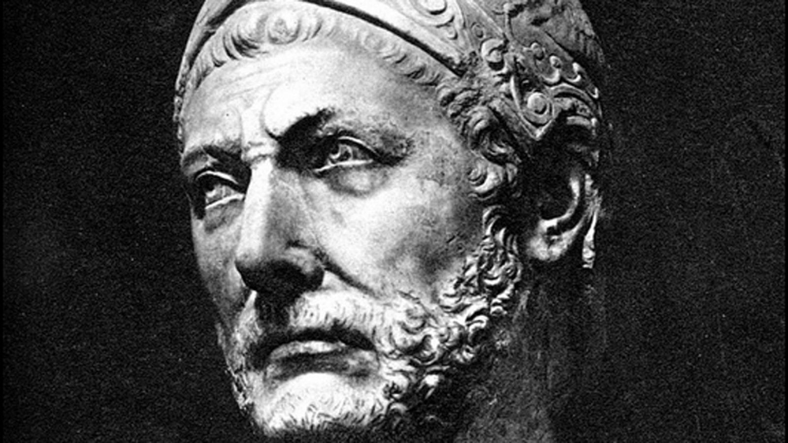 Tris, tras, tres - El estratega - Escuchar ahora