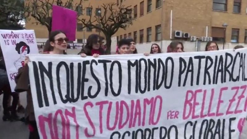 14 horas - Un tribunal italiano absuelve a dos jóvenes que violaron a una chica por considerar que la víctima tenía un aspecto muy masculino - Escuchar ahora