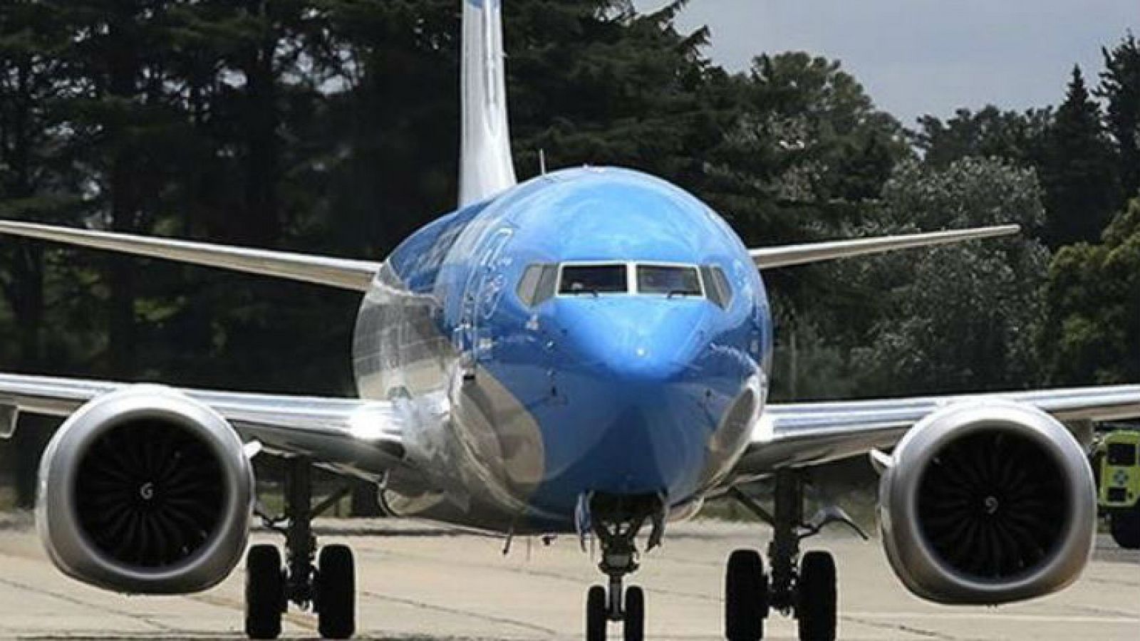 14 horas - El Reino Unido prohibe los vuelos con aviones Boeing 737 MAX sobre su espacio aéreo - escuchar ahora