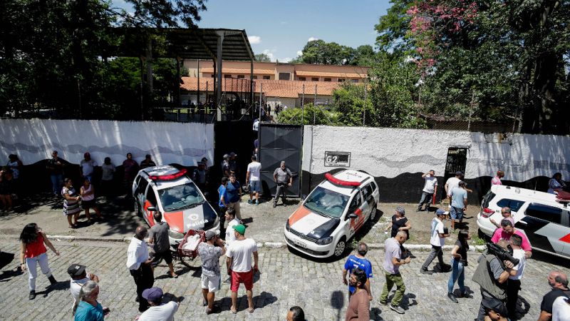 Boletines RNE - Dos adolescentes comenten una matanza en Sao Paulo - escuchar ahora