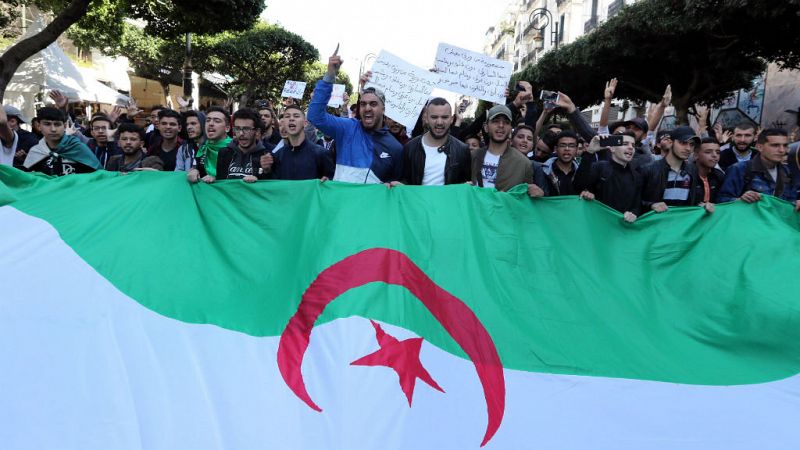 Boletines RNE - El primer ministro argelino llama a los partidos a formar un gobierno de unidad