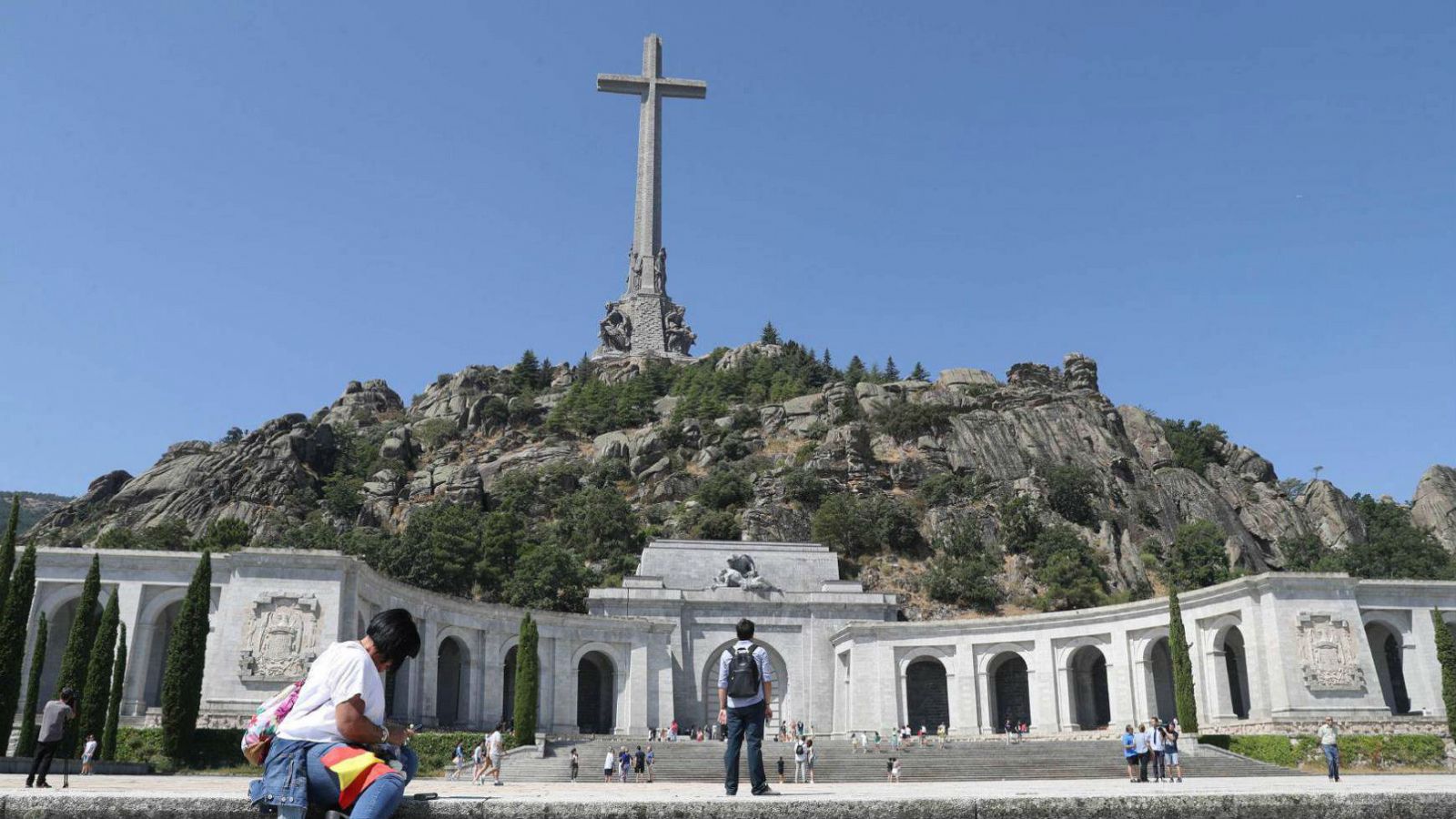 14 horas - El Gobierno propone el traslado de los restos de Franco a El Pardo el 10 de junio - escuchar ahora