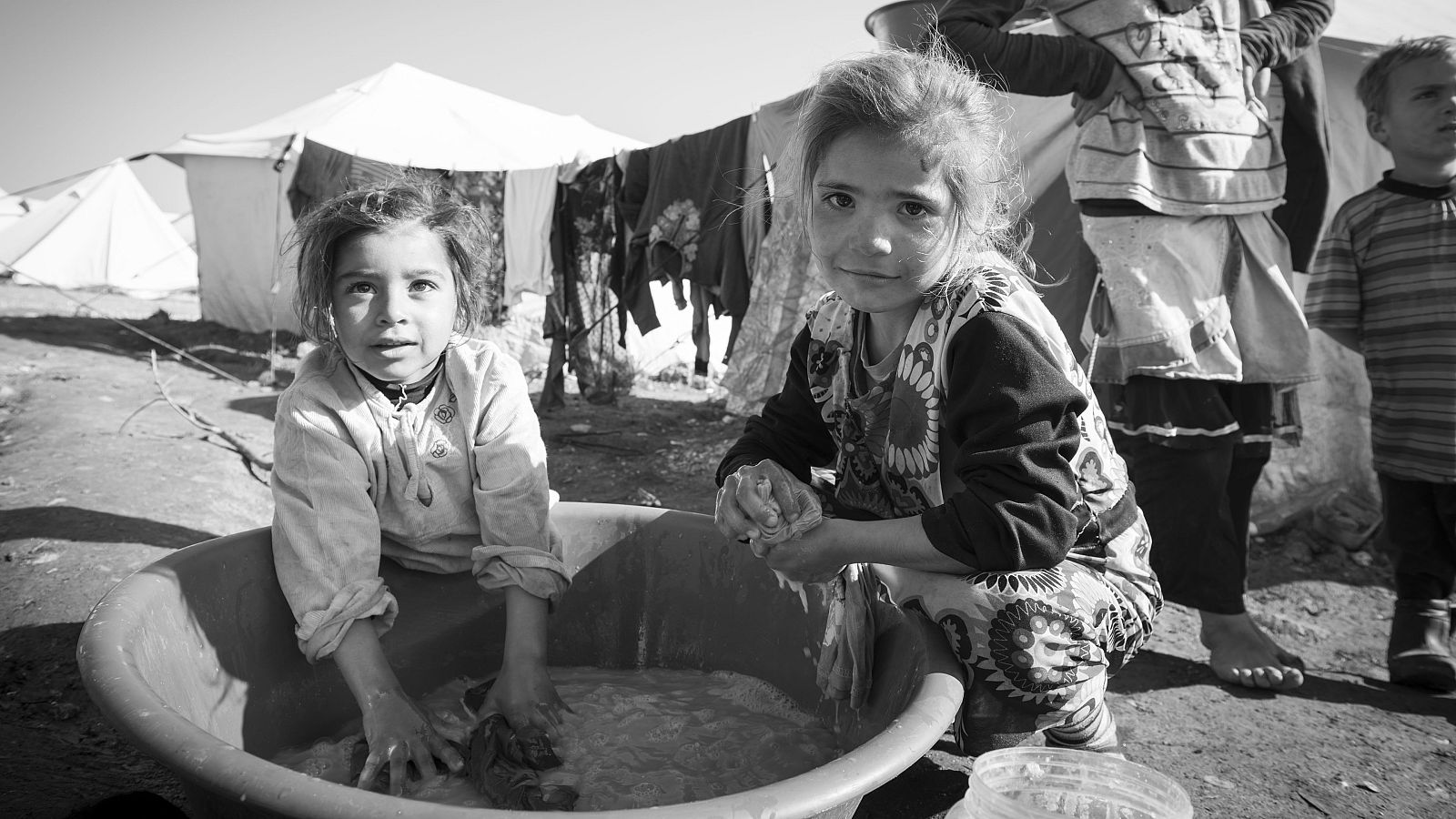 14 horas - Francia repatria a varios hijos de yihadistas franceses que vivian en Siria - escuchar ahora