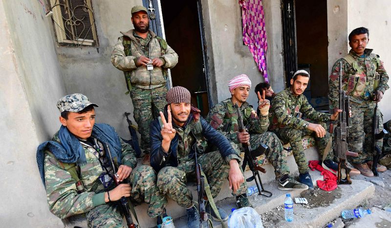 14 horas - Las fuerzas sirias esperan una derrota inminente del Estado Islámico