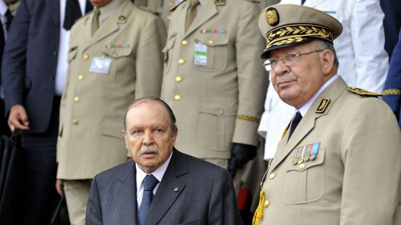 Boletines RNE - El jefe del Ejército de Argelia pide la dimisión de Bouteflika - Escuchar ahora
