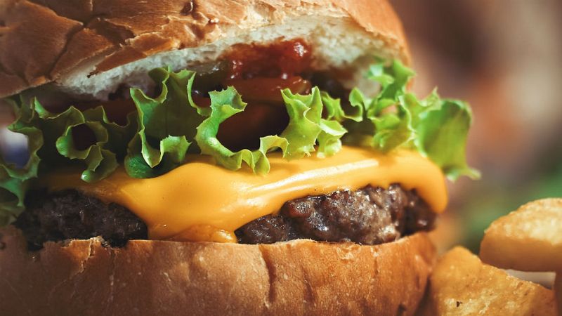 14 horas - ¿Una hamburguesa da cáncer? Las Fake Food News - escuchar ahora