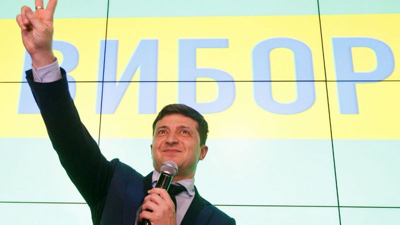 Las mañanas de RNE con Íñigo Alfonso - Vladimir Zelenski habría ganado la primera vuelta de las elecciones en Ucrania - Escuchar ahora