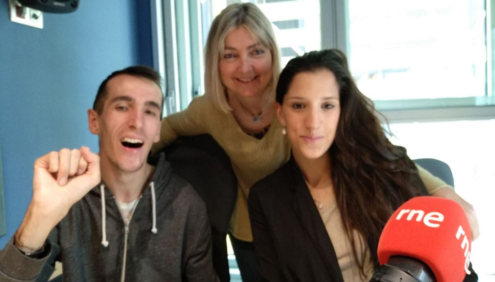 Ens visita l'atleta barceloní Àlex Roca, que té 27 anys i una paràlisi cerebral que li produeix una discapacitat física