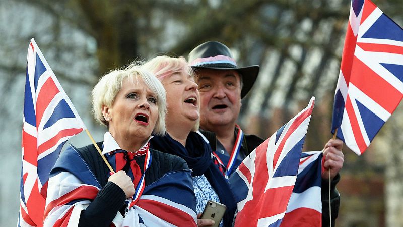 14 horas - Los Comunes quieren forzar a May a una prórroga larga para el 'Brexit' - Escuchar ahora