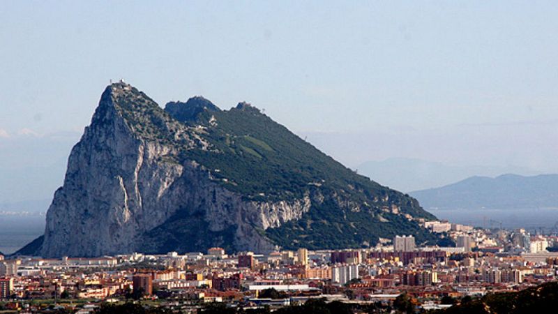 Boletines RNE - La Eurocámara acepta definir a Gibraltar como colonia británica - Escuchar ahora 