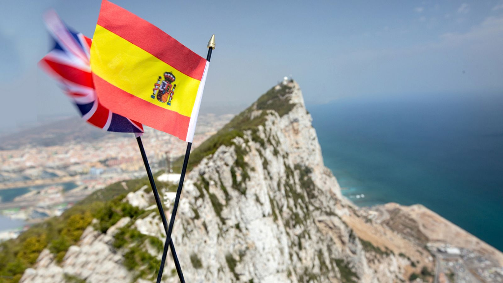 Europa abierta - España logra que el Parlamento Europeo califique a Gibraltar como colonia - escuchar ahora