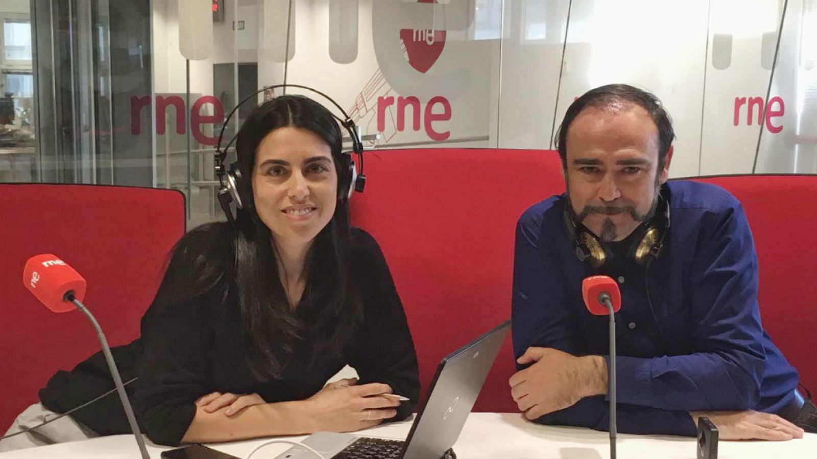 Por tres razones - Definición de huérfilo: padre o madre que ha perdido un hijo - Escuchar ahora