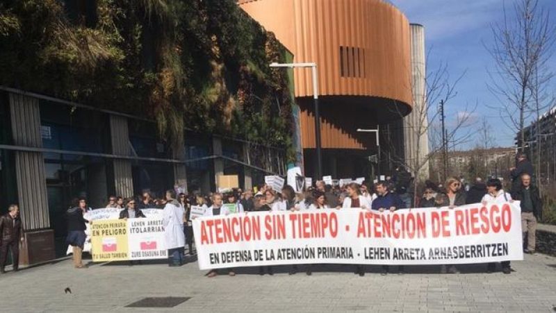 Boletines RNE - Los médicos de atención primaria vuelven a protestar por sus condiciones laborales - Escuchar ahora