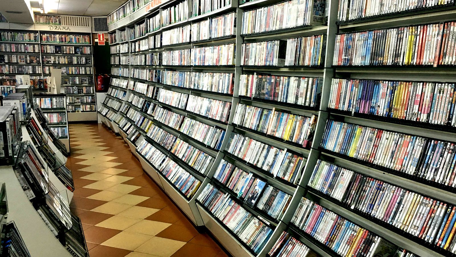 Espacio en blanco - El videoclub embrujado - 14/04/19 - escuchar ahora