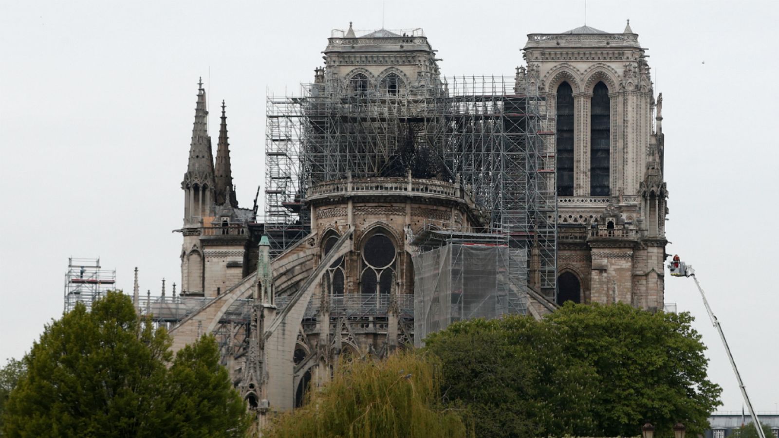 Boletines RNE - El fiscal de París declara que nada apunta a que el incendio de Notre Dame haya sido un acto voluntario - Ecuchar ahora
