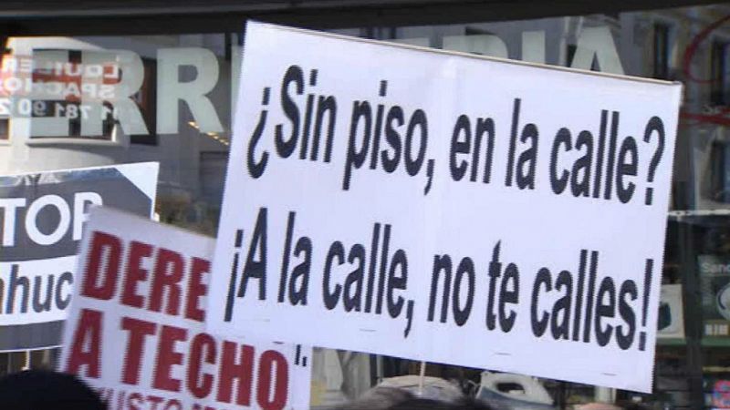 Boletines RNE - Tensin en Palencia en el deshaucio de una familia con menores - Escuchar ahora
