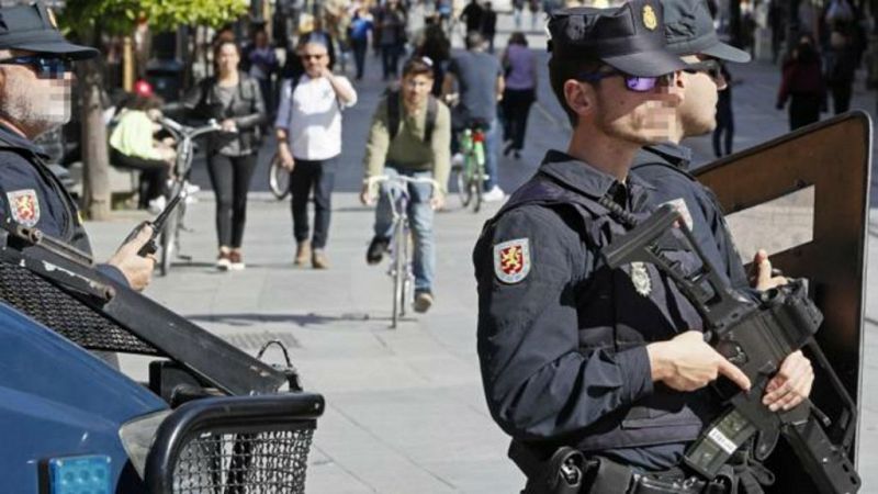  Boletines RNE - Detenido un yihadista que quería atentar en la Semana Santa de Sevilla - escuhar ahora