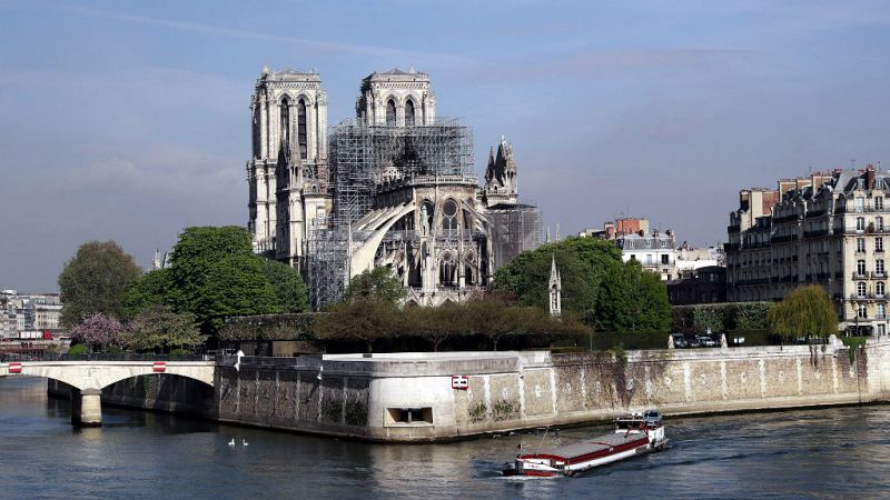 Boletines RNE - Campanas de toda Francia suenan en solidaridad con Notre Dame - Escuchar ahora