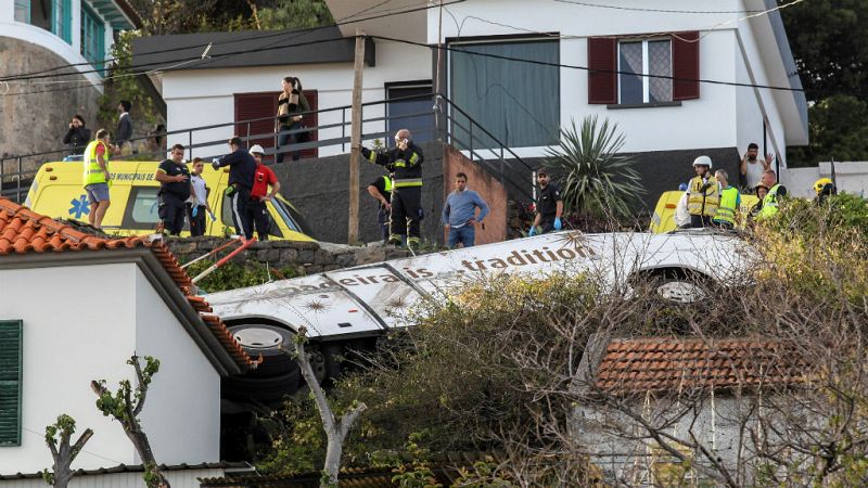 24 horas - Al menos 28 muertos en un accidente de autobús turístico en Madeira - Escuchar ahora