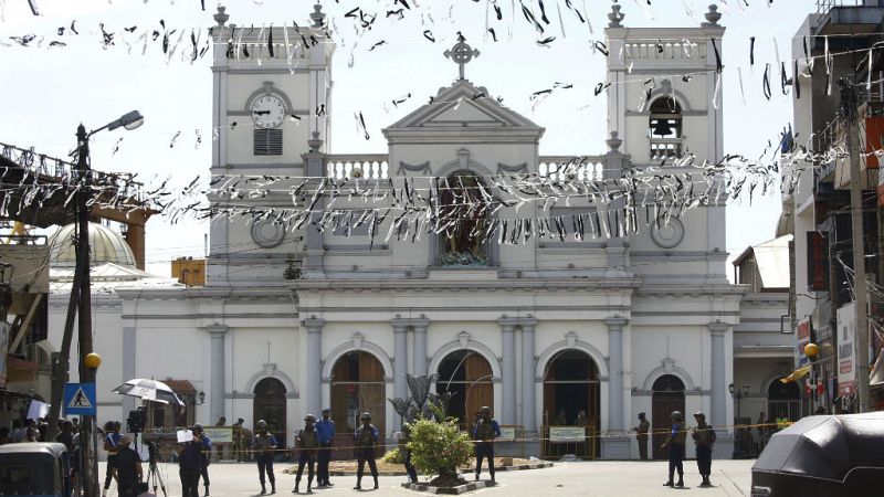 Boletines RNE - Una pareja de gallegos entre los fallecidos en Sri Lanka - Escuchar ahora 