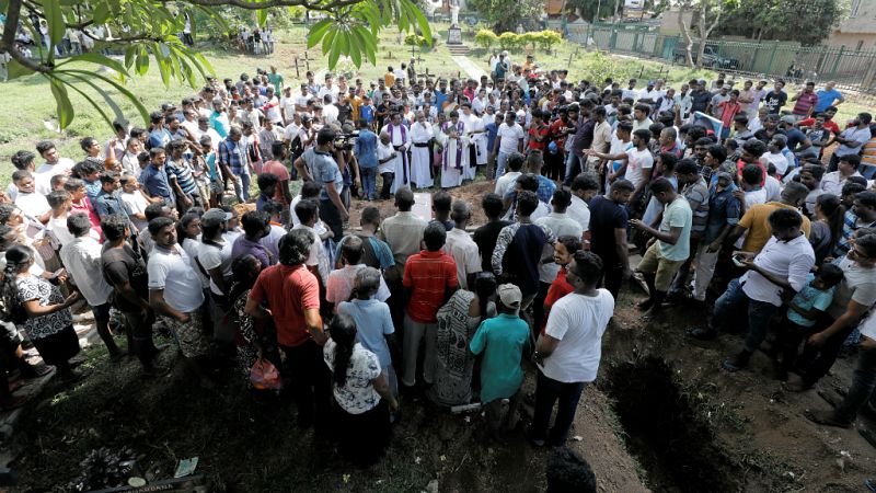  Radio 5 Todo Noticias Mañana - Luto por la pareja gallega asesinada en el atentado de Sri Lanka - Escuchar ahora