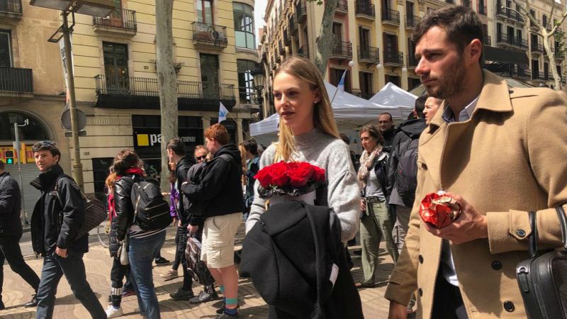 Sant Jordi, entre libros, lluvia y rosas - Escuchar ahora