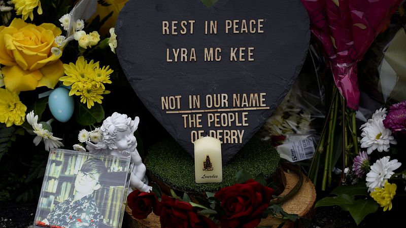 El IRA pide disculpas por el asesinato de la periodista Lyra McKee, pero no asume responsabilidades de forma directa - escuchar ahora