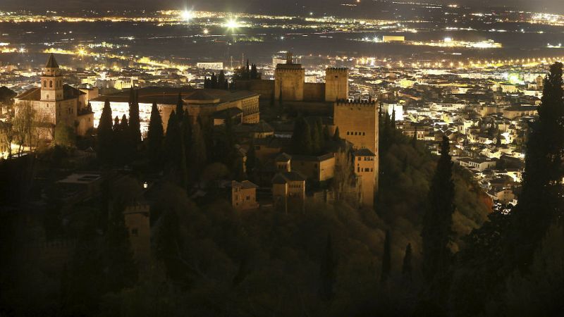 14 horas - La Alhambra se cita esta noche con la poesía - Escuchar ahora