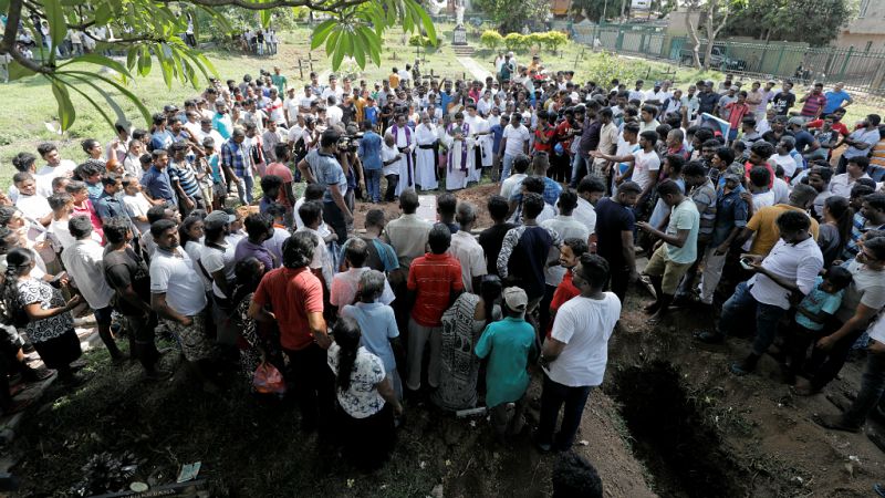 Boletines RNE - Ascienden a 359 el número de víctimas en el atentado de Sri Lanka - Escuchar ahora
