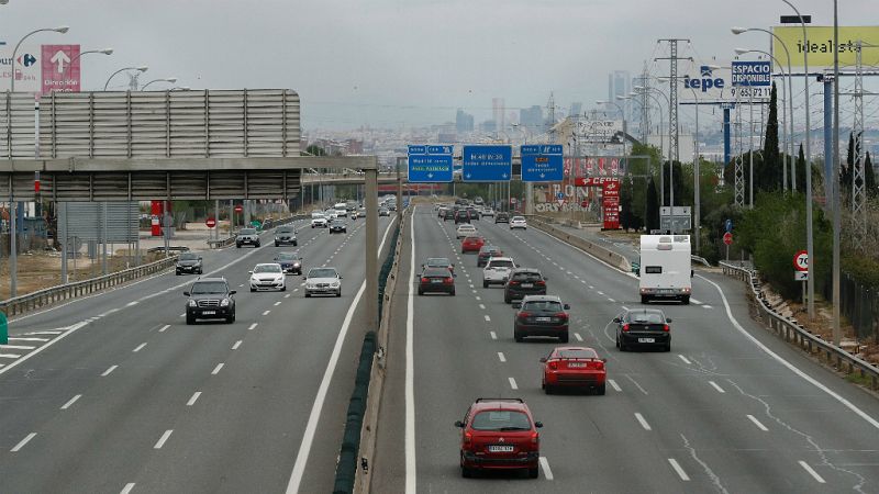 Boletines RNE - La pegatina de la DGT, obligatoria para circular por Madrid  - Escuchar ahora