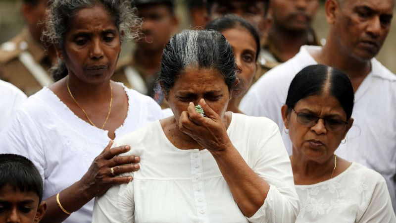  Boletines RNE - Dimite el responsable de defensa de Sri Lanka tras los atentados