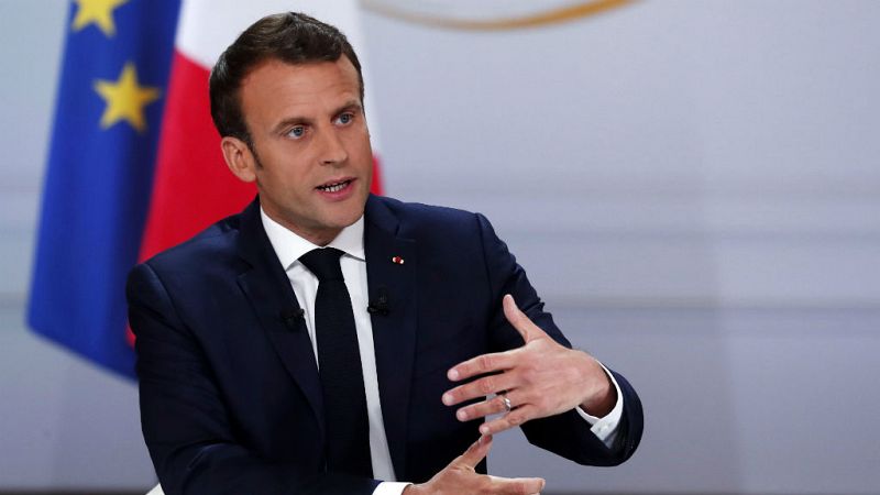 Boletines RNE - Macron se compromete a bajar los impuestos a la clase media - Escuchar ahora